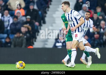 West Bromwich, Regno Unito. 26 dicembre 2023. Jayson Molumby di West Bromwich Albion in azione durante l'EFL Sky Bet Championship match tra West Bromwich Albion e Norwich City agli Hawthorns, West Bromwich, Inghilterra, il 26 dicembre 2023. Foto di Stuart Leggett. Solo per uso editoriale, licenza necessaria per uso commerciale. Nessun utilizzo in scommesse, giochi o pubblicazioni di un singolo club/campionato/giocatore. Credito: UK Sports Pics Ltd/Alamy Live News Foto Stock