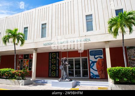 Statua di Bob Marley di fronte alla National Gallery, Kingston, Giamaica, America centrale Foto Stock