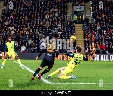 HULL, REGNO UNITO. 26 dicembre 2023. EFL Championship Football League: Hull City AFC contro Sunderland AFC. Jason Lokilo di Hull City. Credit Paul Whitehurst/Alamy Live News Foto Stock