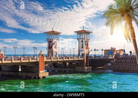 Le famose torri dello Stanley Bridge, famoso monumento architettonico, Alessandria, Egitto Foto Stock