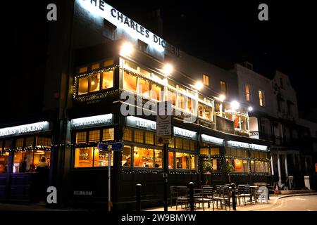 charles dickens pub & restaurant, broadstairs town, east kent, uk 26 dicembre 2023 Foto Stock