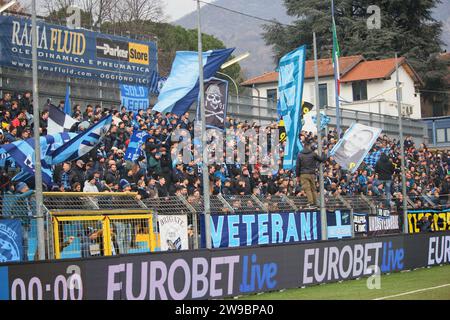 Lecco, Italia. 26 dicembre 2023. Tifosi di Lecco durante il match di serie BKT tra Lecco e Sudtirol allo Stadio Mario Rigamonti-Mario ceppi il 26 dicembre 2023 a Lecco, Italia. (Foto di Matteo Bonacina/LiveMedia) Credit: Independent Photo Agency/Alamy Live News Foto Stock