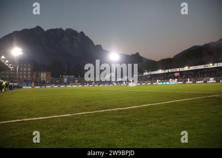 Lecco, Italia. 26 dicembre 2023. Il terreno durante il match di serie BKT tra Lecco e Sudtirol allo Stadio Mario Rigamonti-Mario ceppi il 26 dicembre 2023 a Lecco, Italia. (Foto di Matteo Bonacina/LiveMedia) Credit: Independent Photo Agency/Alamy Live News Foto Stock