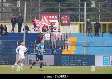 Lecco, Italia. 26 dicembre 2023. Tifosi del Sudtirol durante il match di serie BKT tra Lecco e Sudtirol allo Stadio Mario Rigamonti-Mario ceppi il 26 dicembre 2023 a Lecco, Italia. (Foto di Matteo Bonacina/LiveMedia) Credit: Independent Photo Agency/Alamy Live News Foto Stock