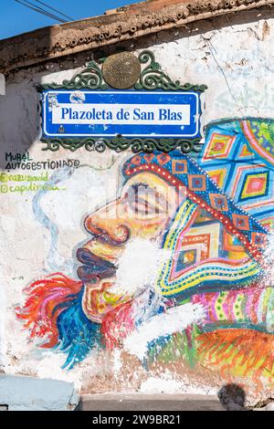 Grafitti / opere murali su un muro a Cusco, Perù Foto Stock
