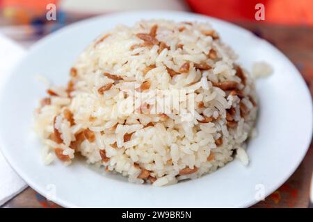 Sehriyeli pilav: Pilaf di riso turco con orzo, un piatto molto delizioso e popolare in Turchia. È un contorno fantastico per qualsiasi antipasto di carne. Foto Stock