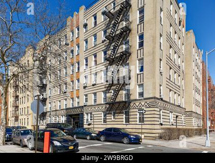 711 Brightwater Court, un edificio di appartamenti in stile Art Deco in mattoni policromi e terracotta a Brighton Beach, Brooklyn (alias Little Odessa). Foto Stock