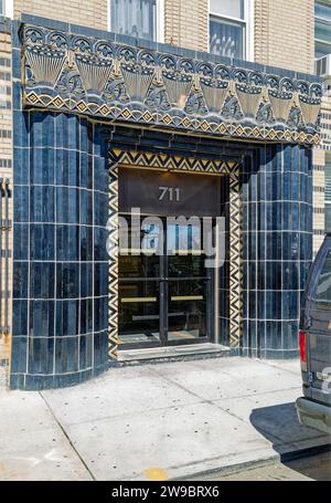 711 Brightwater Court, un edificio di appartamenti in stile Art Deco in mattoni policromi e terracotta a Brighton Beach, Brooklyn (alias Little Odessa). Foto Stock