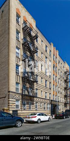 711 Brightwater Court, un edificio di appartamenti in stile Art Deco in mattoni policromi e terracotta a Brighton Beach, Brooklyn (alias Little Odessa). Foto Stock