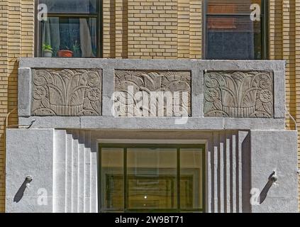 3111 Brighton 1st Place è un edificio di appartamenti in stile Art Deco a Brighton Beach, Brooklyn, un quartiere conosciuto come "Little Odessa". Foto Stock