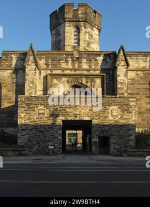 L'Eastern State Penitentiary, un'ex prigione di stato nel quartiere di Fairmount, è considerata la prima prigione al mondo in stile penitenziario. Foto Stock