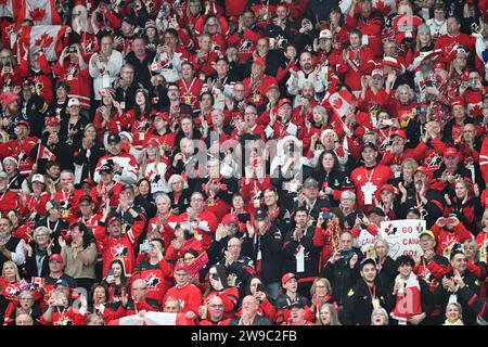 Gothenburg, Svezia. 26 dicembre 2023. Gothenburg, Svezia 20231226pubblico canadese durante il gruppo IIHF World Junior Championship Una partita di hockey su ghiaccio tra Finlandia e Canada allo Scandinavium di Gothenburg, Svezia, 26 dicembre 2023. Foto: Björn Larsson Rosvall/TT/Kod 9200 crediti: TT News Agency/Alamy Live News Foto Stock