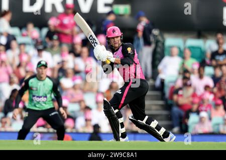 Sydney, Australia, 26 dicembre 2023. Il giocatore dei Sydney Sixers Josh Philippe colpisce la palla durante la partita BBL tra i Sydney Sixers e i Melbourne Stars al Sydney Cricket Ground il 26 dicembre 2023 a Sydney, in Australia. Crediti: Pete Dovgan/Speed Media/Alamy Live News Foto Stock