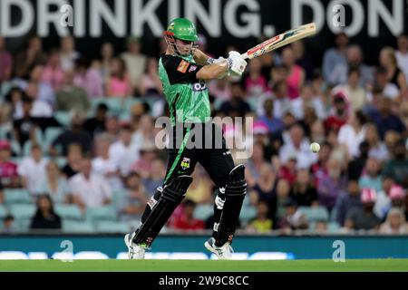 Sydney, Australia, 26 dicembre 2023. Il giocatore dei Melbourne Stars Hilton Cartwright colpisce il pallone durante la partita BBL tra i Sydney Sixers e i Melbourne Stars al Sydney Cricket Ground il 26 dicembre 2023 a Sydney, in Australia. Crediti: Pete Dovgan/Speed Media/Alamy Live News Foto Stock