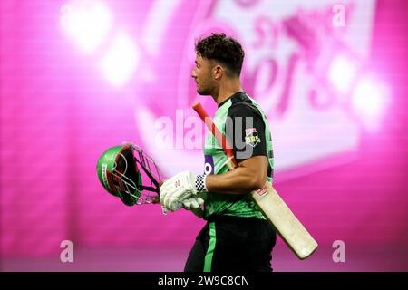 Sydney, Australia, 26 dicembre 2023. Il giocatore dei Melbourne Stars Marcus Stoinis lascia il campo fuori durante la partita BBL tra i Sydney Sixers e i Melbourne Stars al Sydney Cricket Ground il 26 dicembre 2023 a Sydney, in Australia. Crediti: Pete Dovgan/Speed Media/Alamy Live News Foto Stock