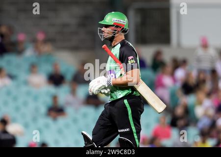 Sydney, Australia, 26 dicembre 2023. Il giocatore dei Melbourne Stars Marcus Stoinis lascia il campo fuori durante la partita BBL tra i Sydney Sixers e i Melbourne Stars al Sydney Cricket Ground il 26 dicembre 2023 a Sydney, in Australia. Crediti: Pete Dovgan/Speed Media/Alamy Live News Foto Stock