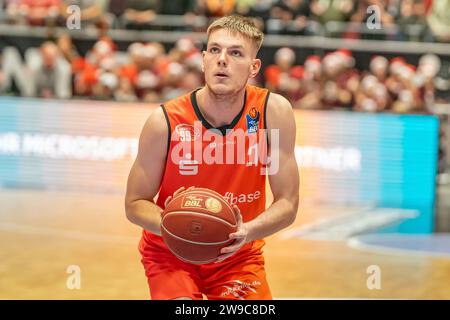 Chemnitz, Deutschland 26. Dicembre 2023: 1.BBL - 2023/2024 - Niners Chemnitz vs. HAKRO Merlins Crailsheim IM Bild: Benjamin Koppke (Chemnitz) Foto Stock