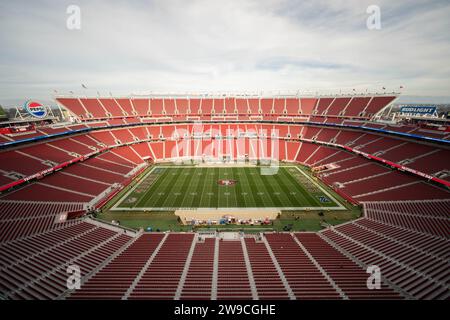 25 dicembre 2023; Santa Clara, California, Stati Uniti; vista generale dello stadio Levi prima dell'incontro tra i San Francisco 49ers e i Baltimore Ravens. (Stan Szeto/immagine dello sport) Foto Stock