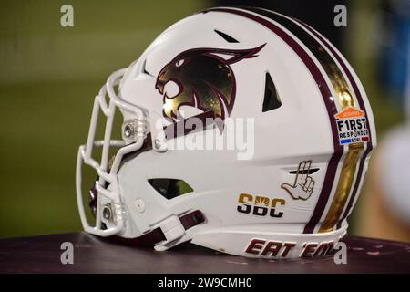 26 dicembre 2023: Casco dei Texas State Bobcats durante la partita Servpro First Responder Bowl tra i Texas State University Bobcats e i Rice University Owls al Gerald J. Ford Stadium, Dallas, Texas. Bobcats guida il primo tempo contro i Owls, 24-21. Patrick Green/CSM Foto Stock