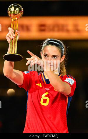 (231227) -- PECHINO, 27 dicembre 2023 (Xinhua) -- mentre l'anno sportivo volge al termine, ecco la selezione della Xinhua News Agency dei primi 10 atleti del mondo nel 2023: 1. Aitana Bonmati (Spagna, calcio) Bonmati ha giocato un ruolo fondamentale nella storica vittoria spagnola alla Coppa del mondo femminile FIFA in Australia e nuova Zelanda e ha ricevuto il premio Golden Ball. Ha anche aiutato il Barcellona a vincere la UEFA Women's Champions League per la seconda volta. Nel mese di ottobre, è stata premiata con il Ballon d'Or Feminin per le sue eccezionali prestazioni quest'anno. Questa foto scattata il 20 agosto 2023 mostra la spagnola Aitana Bonm Foto Stock