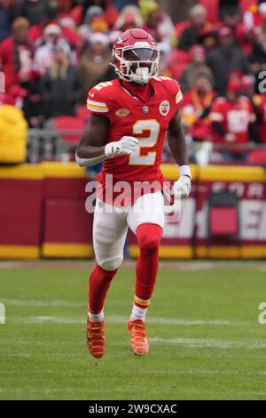 Il cornerback dei Kansas City Chiefs Joshua Williams (2) durante una partita di football NFL contro i Las Vegas Raiders, lunedì 25 dicembre 2023, a Kansas City, Mo. I Raiders sconfissero i Chiefs 20-14. Foto Stock