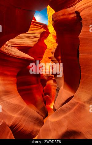 Una splendida e tranquilla vista dell'Antelope Canyon vicino a Page, Arizona, Stati Uniti. Foto Stock