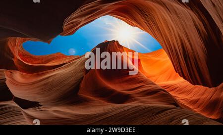 Una splendida e tranquilla vista dell'Antelope Canyon vicino a Page, Arizona, Stati Uniti. Foto Stock