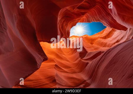 Una splendida e tranquilla vista dell'Antelope Canyon vicino a Page, Arizona, Stati Uniti. Foto Stock