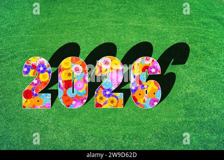 Anno, numero 2026, scritto con motivi floreali di molti fiori e colori diversi Foto Stock