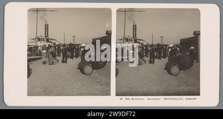 Arrivo di un battello a vapore a Costanza, Neue Photographic Gesellschaft, cartone di coerenza stereografica 1906. supporto fotografico, nave a vapore con stampa in argento gelatina, motoscafo. harbor Foto Stock