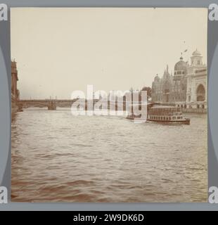 Guarda sulla Senna, con i padiglioni d'Italia e Turchia sulla destra sul Quai des Nations, l'esposizione universale, Parigi, Francia, Anonimo, 1900 Fotografia Vista sulla Senna, con i padiglioni d'Italia e Turchia sulla destra sul Quai des Nations, l'esposizione Universelle (esposizione universale), Parigi, Francia. Fiera mondiale della carta della Francia, esposizione mondiale della Francia. Parigi. Senna Foto Stock