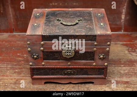 traditional Chinese style wood jewellery box Foto Stock