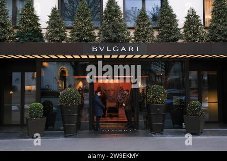 Parigi, Francia. 27 dicembre 2023. Fotografie del Bulgari Hotel in Avenue Georges V. a Parigi, Francia, il 27 dicembre 2023. Foto di Jeremy Paoloni/ABACAPRESS.COM credito: Abaca Press/Alamy Live News Foto Stock