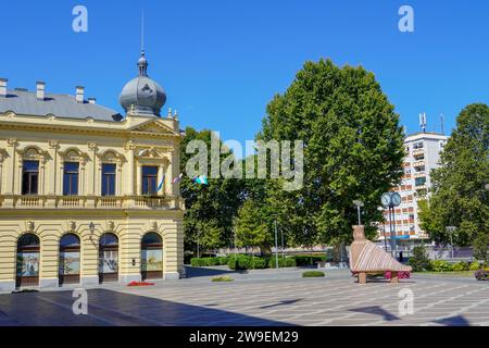 Vukovar, Croazia - 31 luglio 2022: Piazza della Repubblica di Croazia, regione della Slavonia Foto Stock