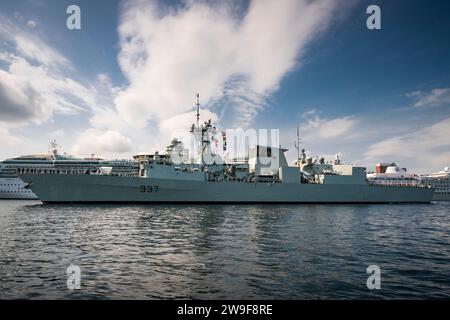 HMCS Fredericton durante la prima Halifax International Fleet Week nel settembre 2023. Foto Stock