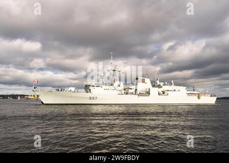 HMCS Fredericton durante la prima Halifax International Fleet Week nel settembre 2023. Foto Stock