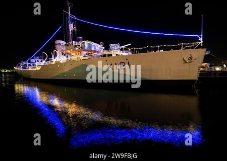 Nave museo HMCS Sackville decorata con luci natalizie a Halifax, nuova Scozia. Foto Stock