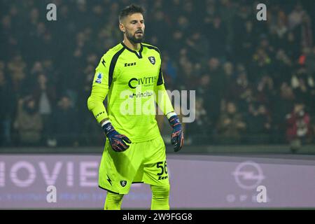 Benoit Costil degli US Salernitana durante la partita di serie A TIM tra US Salernitana e AC Milan allo Stadio Arechi, Salerno, Italia il 22 dicembre 2023. Foto Stock