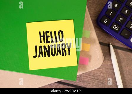 Ciao gennaio parola scritta sul blocco di legno. ciao gennaio testo sul tavolo, concetto. Foto Stock