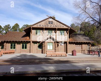 Deposito ferroviario del Grand Canyon, monumento storico nazionale, parco nazionale del Grand Canyon, margine sud, Arizona, Stati Uniti. Foto Stock