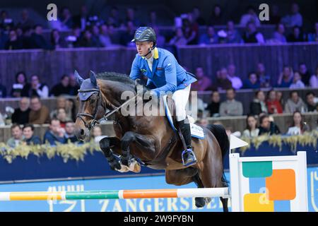 Christian Ahlmann della Germania con Dourkhan Hero Z durante la gara Léon Melchior CSI5*-W Showjumping alla Jumping Mechelen il 27 dicembre 2023, Nekkerhal, Belgio (foto di Maxime David - MXIMD Pictures) Foto Stock