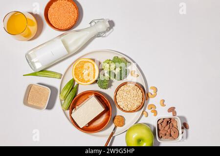 Alimenti ricchi di proteine e fibre vegetali, dieta portfolio, nutrizione per ridurre il colesterolo, vista dall'alto Foto Stock