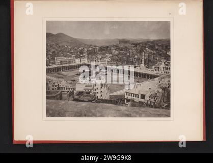 Veduta del Ka'aba in al-Masjid al-Haram alla Mecca, Abd al-Ghaffar, 1889 stampa fotomeccanica questa stampa fa parte di un album. Carta della Mecca. Tempio collotipo di cartone, santuario  Islam, Mohammedanismo al-Masjid al-Haram. Ka'aba Foto Stock