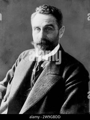 Foto non datata di Sir Roger Casement, che fu giustiziato per tradimento nel 1916, nella prigione di Pentonville, e i cui resti furono dissepolti nel 1965 e sepolti in Irlanda dopo le richieste del governo di Dublino. Il Taoiseach Bertie Ahern ha esortato il primo ministro britannico Tony Blair a chiarire le speculazioni sui "diari neri” di Roger Casement nel tentativo di chiudere "un periodo infelice nelle relazioni anglo-irlandesi”. Casement fu uno dei nazionalisti giustiziati per il suo tentativo di importare munizioni attraverso la costa meridionale dell'Irlanda prima della rivolta del 1916. Data di emissione: Giovedì 28 dicembre 2023. Foto Stock