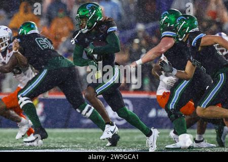 Annapolis, MD, USA. 27 dicembre 2023. Ricevitore Tulane Green Wave Wide YULKEITH BROWN (5) in azione durante il Military Bowl Wednesday 2023, DEC. 27, 2023; al Navy-Marine Corps Memorial Stadium di Annapolis, Md (Immagine di credito: © Saquan Stimpson/ZUMA Press Wire) SOLO USO EDITORIALE! Non per USO commerciale! Foto Stock