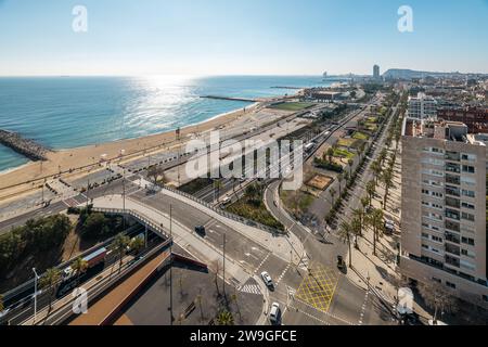 Interscambio urbano con ponti nella zona di Diagonal Mar a Barcellona Foto Stock