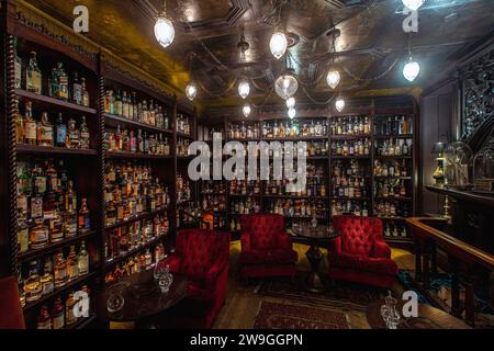 Bertie's Whisky Bar, Fife Arms, Braemar, Scozia. Foto Stock