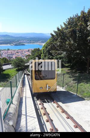 Ammira la funicolare dal Monte de Santa Luzia e la città di Viana do Castello, Portogallo Foto Stock