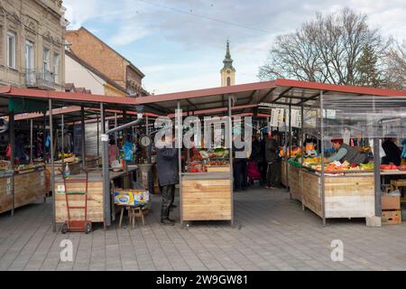 Belgrado, Serbia, 24 dicembre 2023: Veduta del mercato verde di Zemun Foto Stock