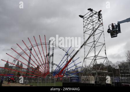 AMSTERDAM - a Museumplein sono in corso i preparativi per lo spettacolo di Capodanno dei fuochi d'artificio elettrici. L'evento segna l'inizio del nuovo anno con luci e fuochi d'artificio. ANP EVERT ELZINGA netherlands Out - belgio Out Foto Stock